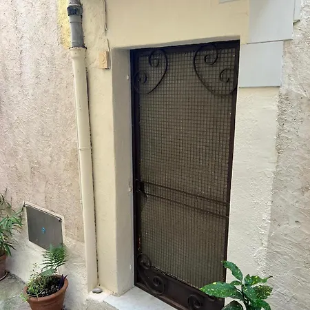 2 Pieces Vue Dans Le Quartier Historique De