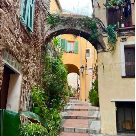 2 Pieces Vue Dans Le Quartier Historique De Lägenhet *