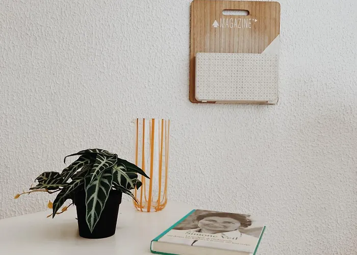 2 Pieces Vue Dans Le Quartier Historique De Мантон