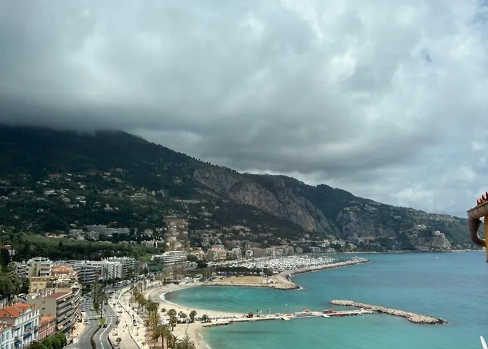 2 Pieces Vue Dans Le Quartier Historique De Апартаменти Мантон