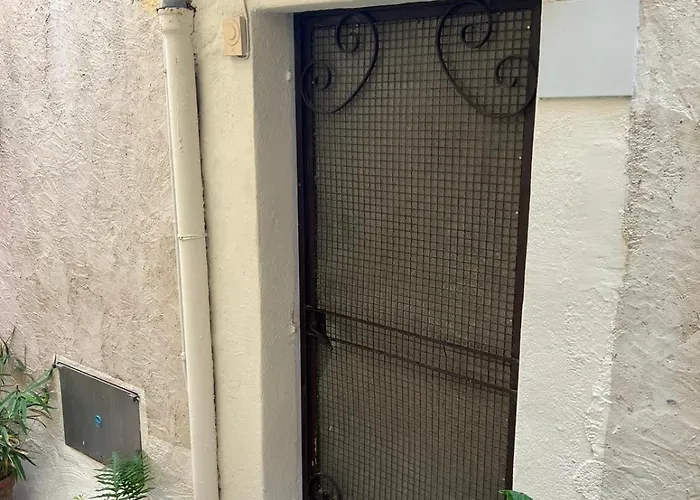 2 Pieces Vue Dans Le Quartier Historique De