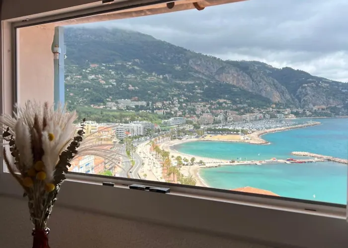 2 Pieces Vue Dans Le Quartier Historique De Апартаменти Мантон